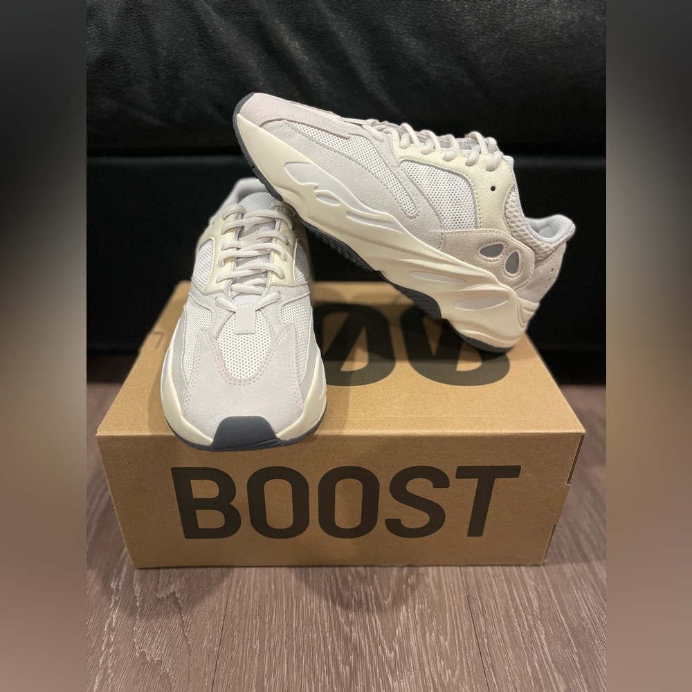 Adidas Yeezy Boost 700 Analog